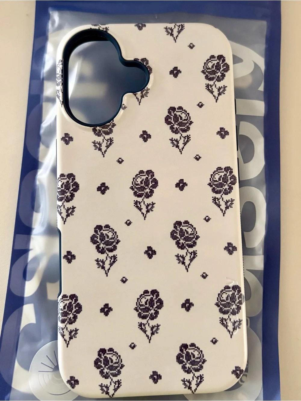 Seaside stitch vintage roses case (iPhone 17)